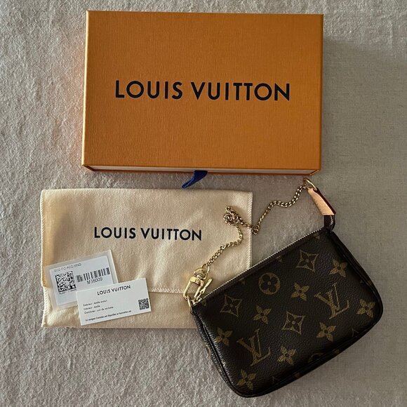 Louis Vuitton Mini Pochette Monogram - Authentic - Picture 16 of 17